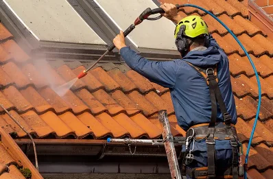 Démoussage et hydrofuge de toiture au Conquet